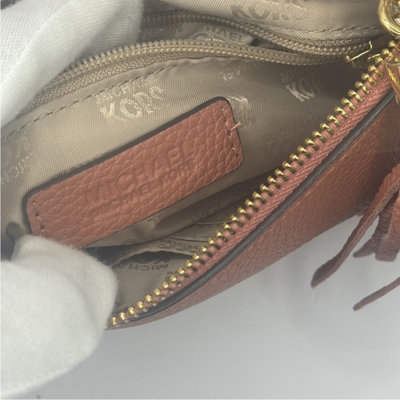 MICHAEL KORS Bedford Leather Crossbody Bag - Picture 4 of 15